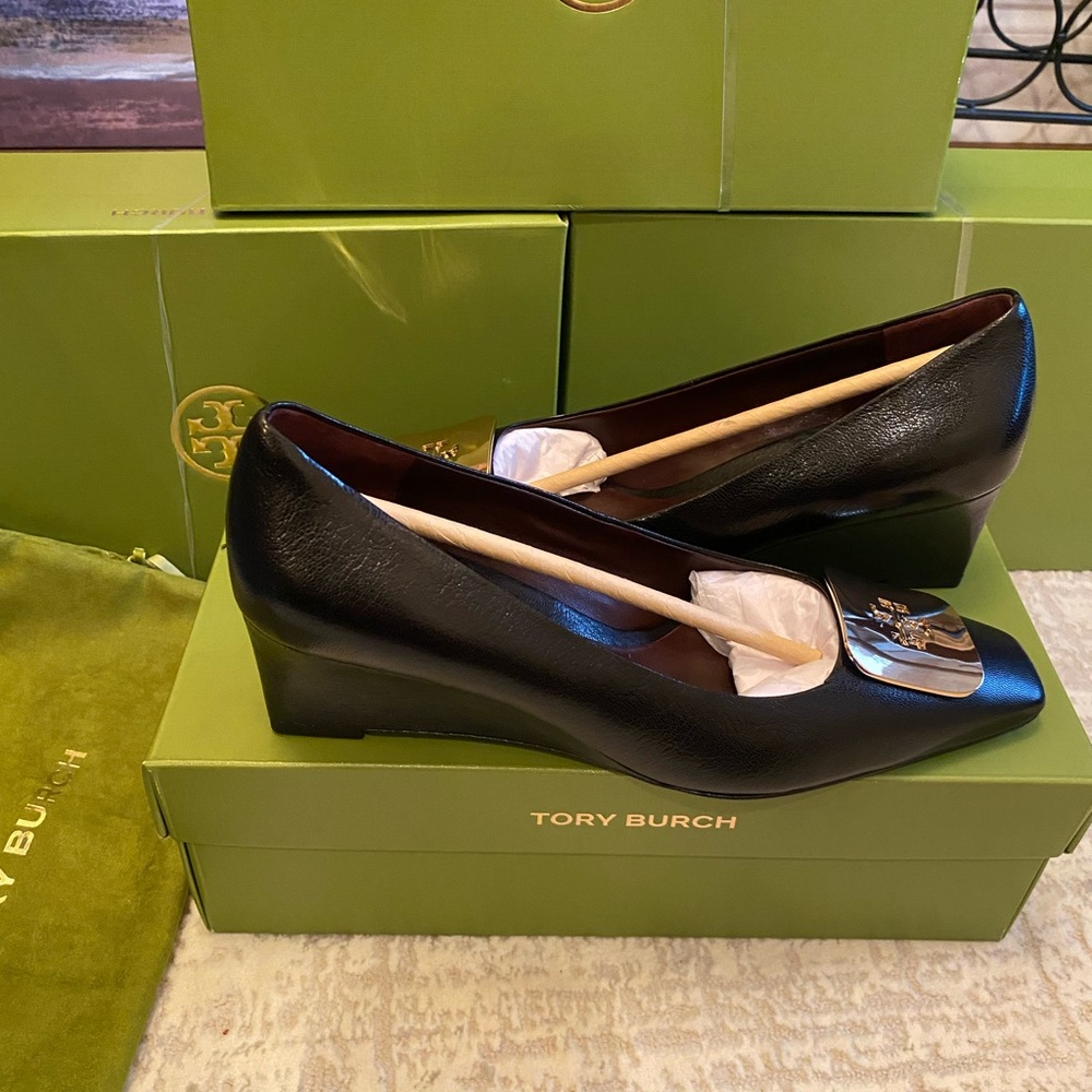 Tory Burch Georgia Wedge Pumps - Picture 5 of 15